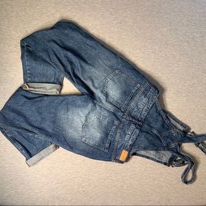 Aeropostale Jeans - WORN TWICE Aeropostale Distressed Denim Overalls Aeropostale Jeans - WORN TWICE Aeropostale Distressed Denim Overalls